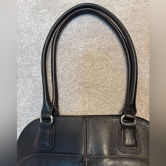 Tignanello Classic Black Leather Shoulder Bag - Picture 4 of 10